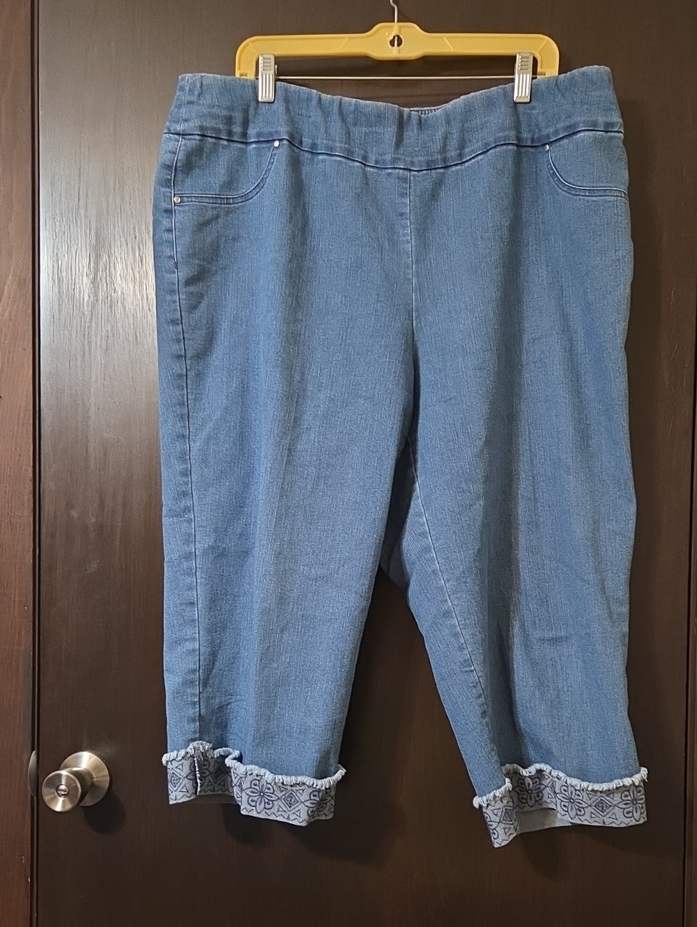 Alfred Dunner ladies Blue Denim capris pants 18